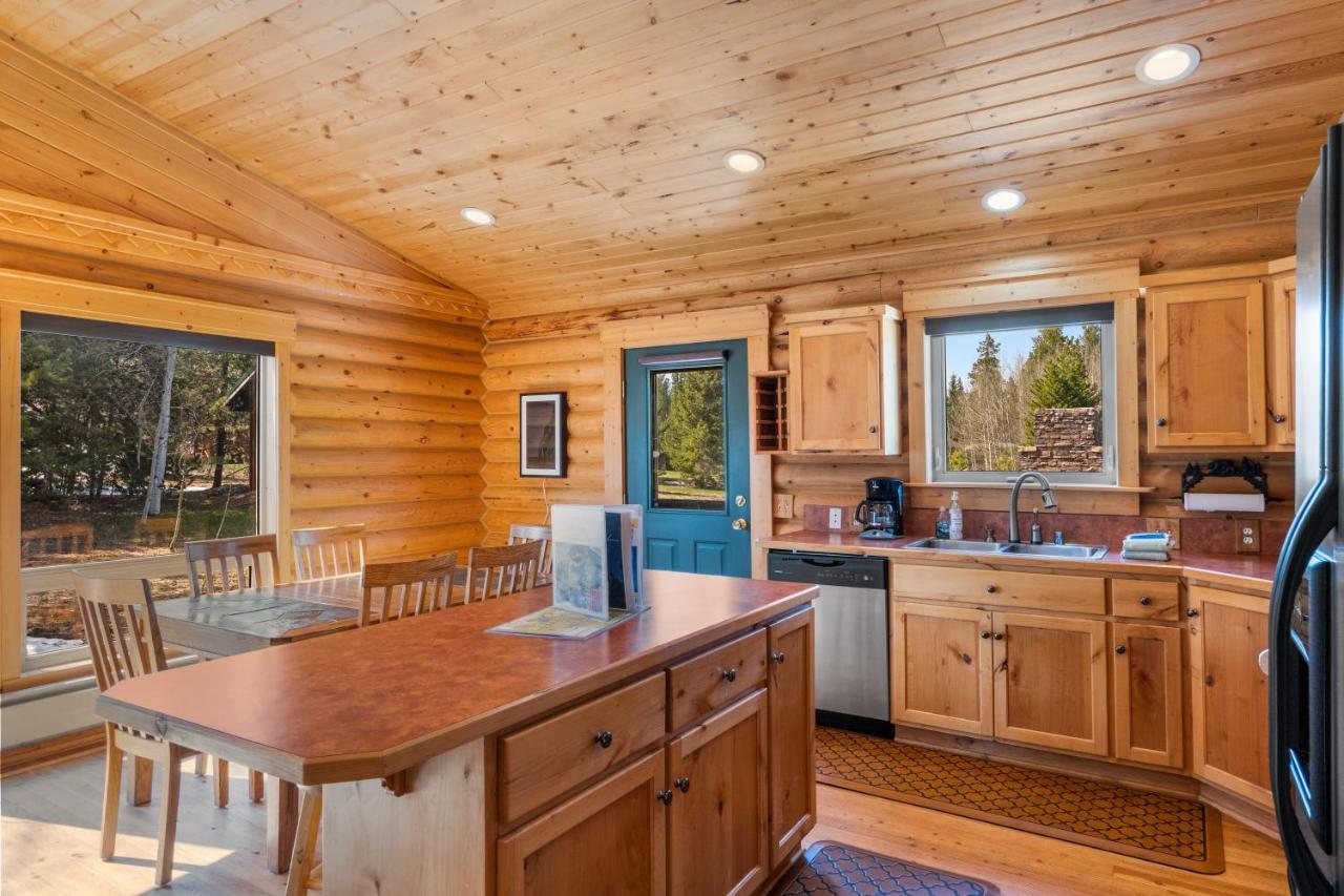 Lazy Fox Cabin West Yellowstone Exterior photo