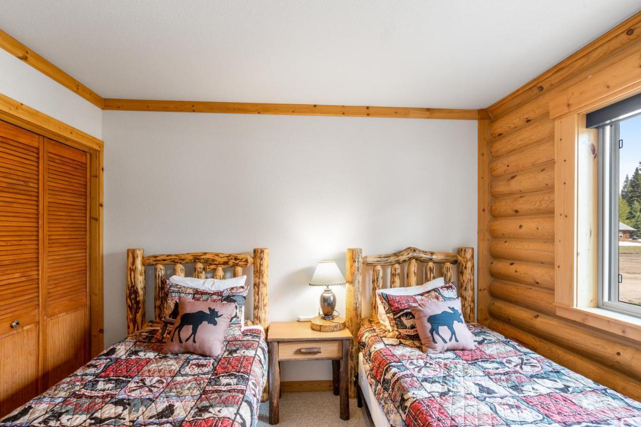Lazy Fox Cabin West Yellowstone Exterior photo