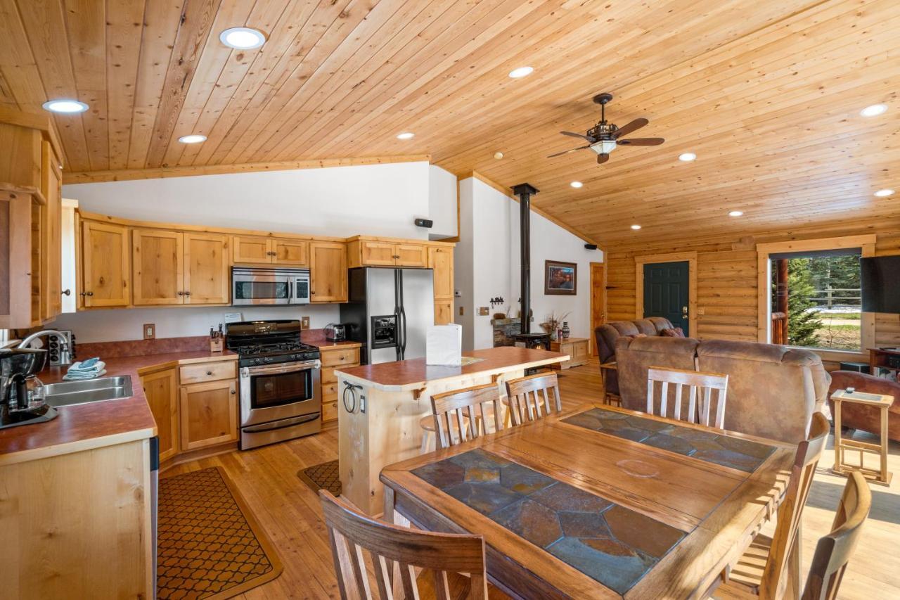 Lazy Fox Cabin West Yellowstone Exterior photo