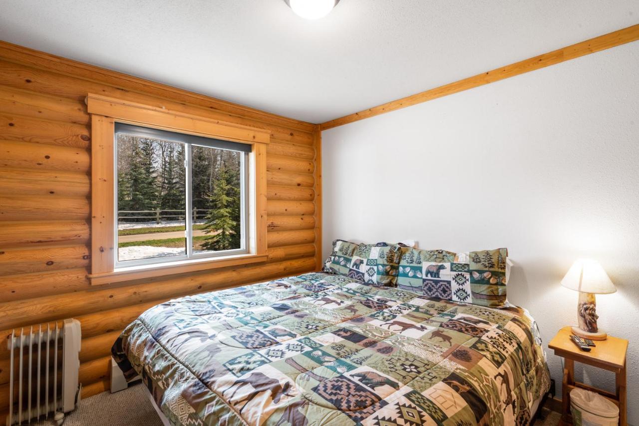 Lazy Fox Cabin West Yellowstone Exterior photo