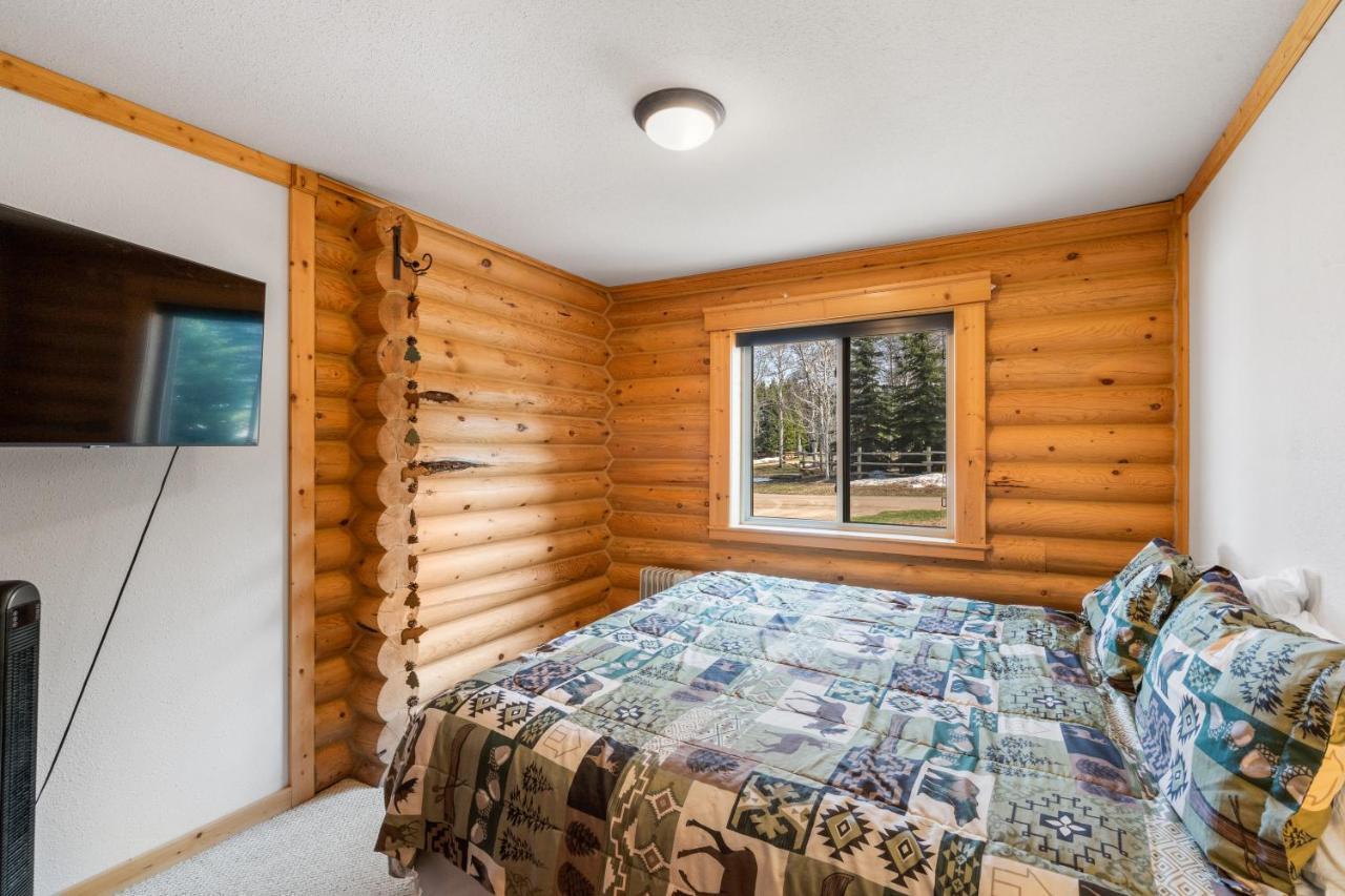 Lazy Fox Cabin West Yellowstone Exterior photo